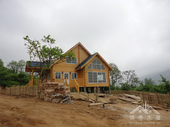 四川木屋別墅建造項目施工現(xiàn)場